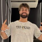 Ex-BBB 26, Paulo Augusto Carvalhaes vive noite histórica na Sapucaí e realiza sonho no Desfile das Campeãs