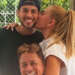 Zé Felipe recebe carinho de Poliana Rocha antes de viajar para os EUA